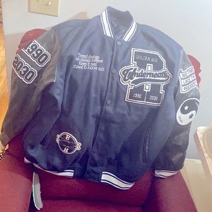This jacket is a 2xL brand new in bag never worn